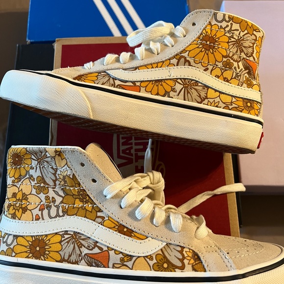 Vans - Picture 6 of 9